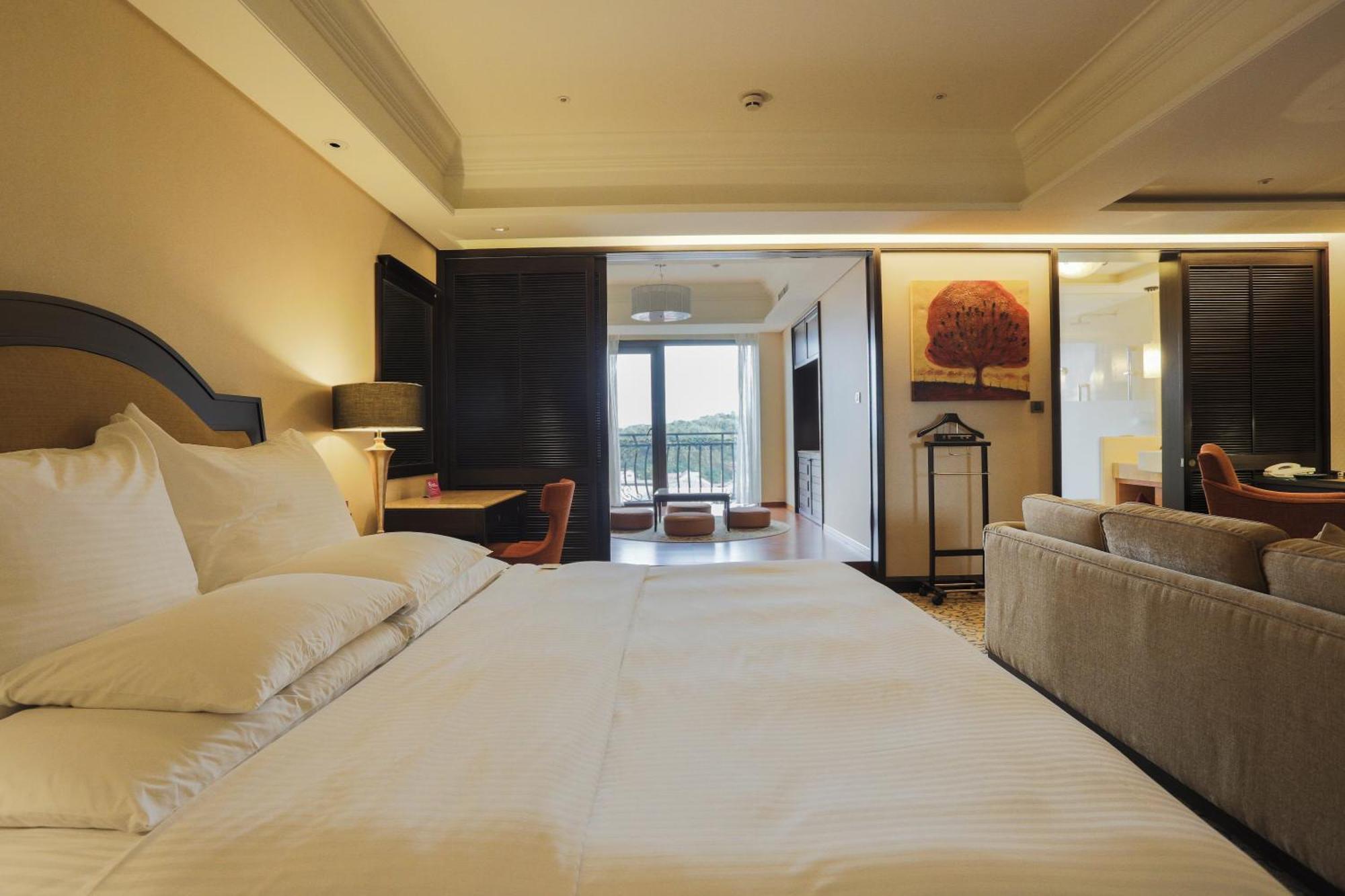 E-Da Royal Hotel Dashu Exterior foto A room at the hotel