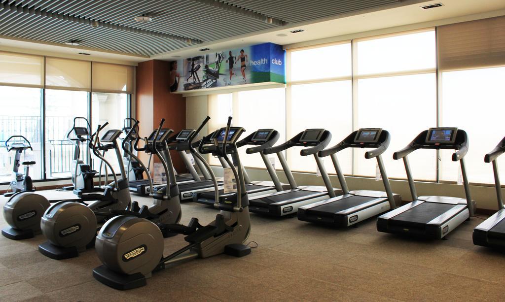 E-Da Royal Hotel Dashu Facilidades foto A typical gym