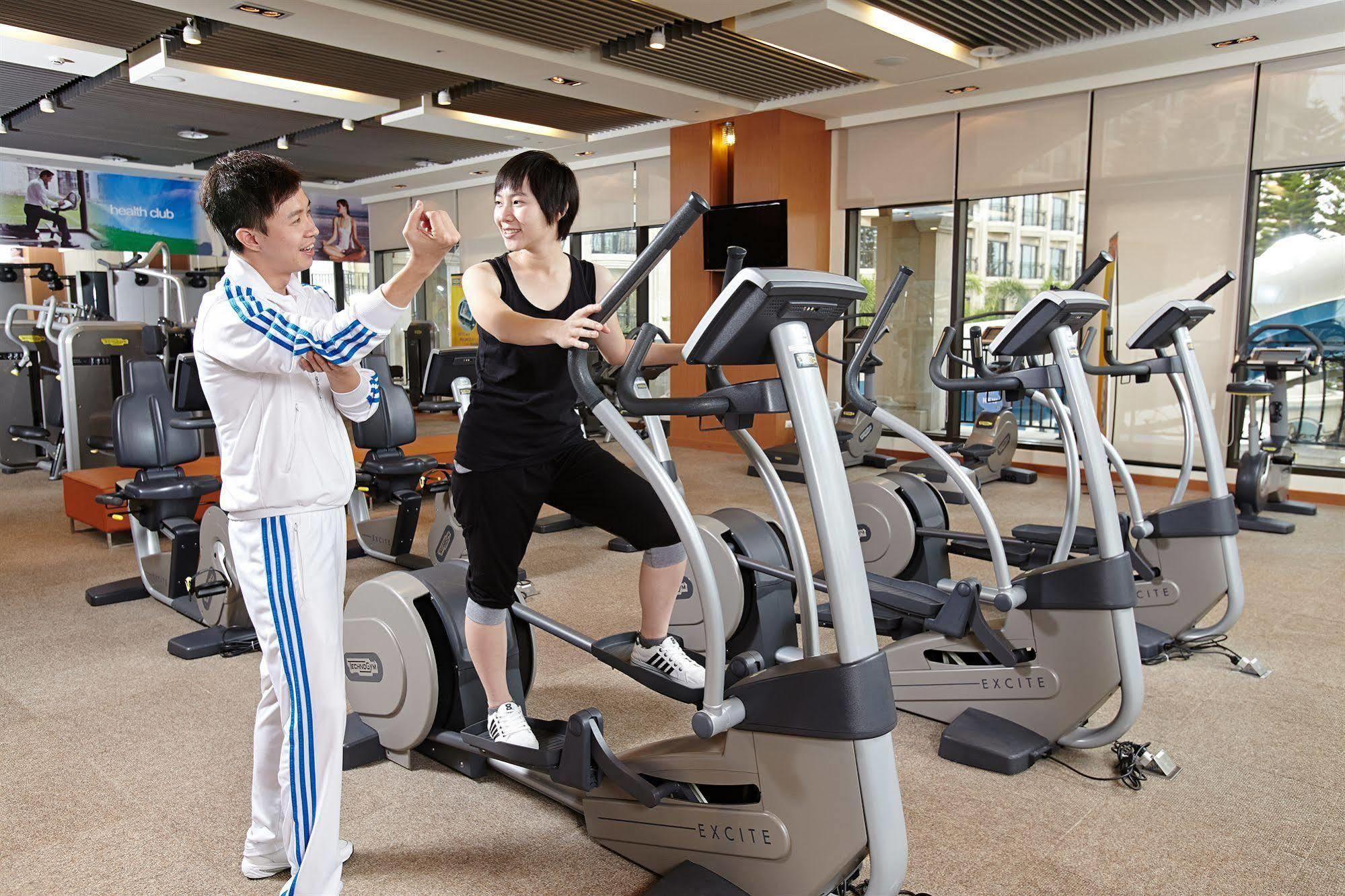 E-Da Royal Hotel Dashu Exterior foto A personal trainer with a client
